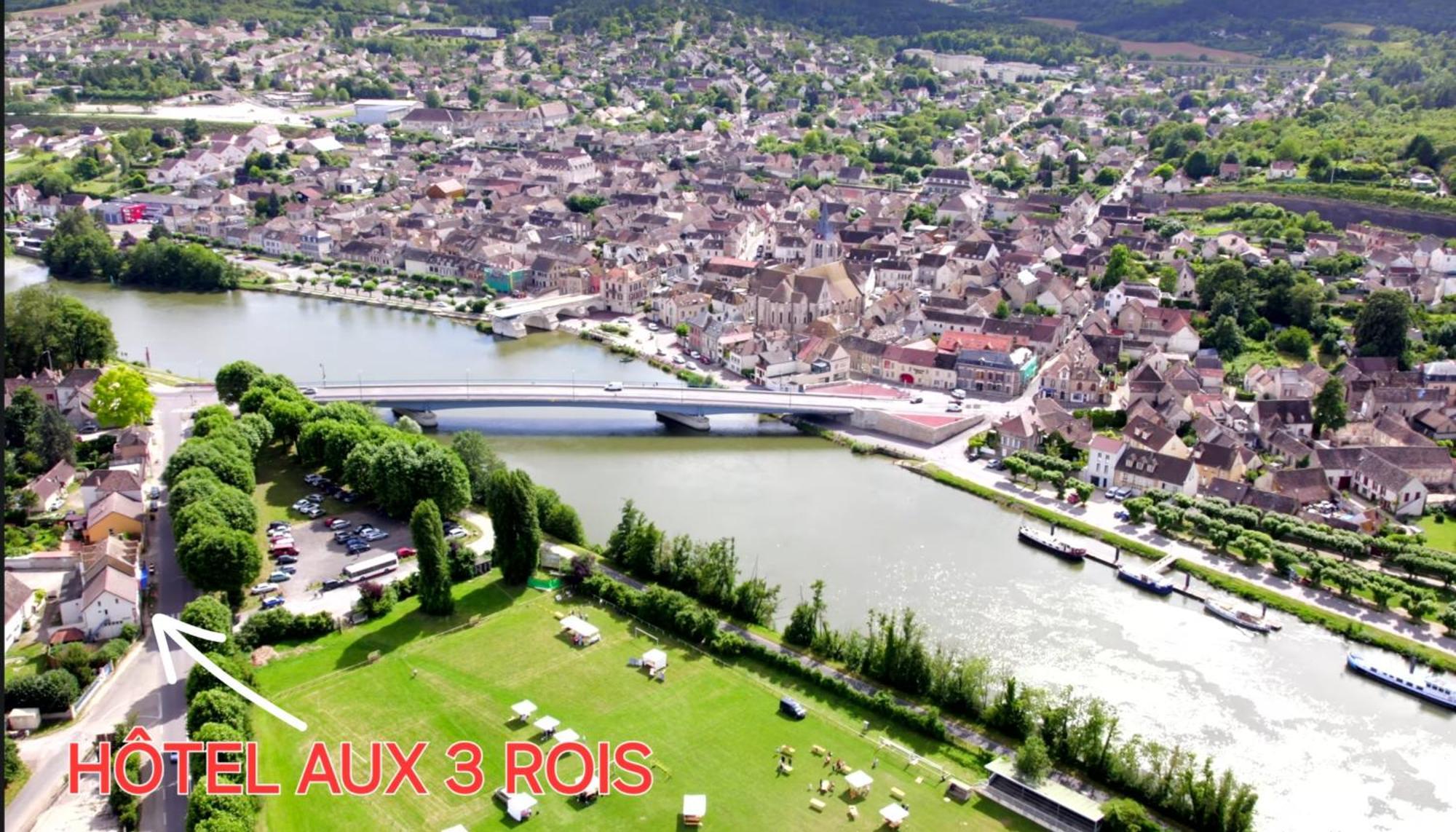 Aux Trois Rois Hotell Pont-Sur-Yonne Exteriör bild