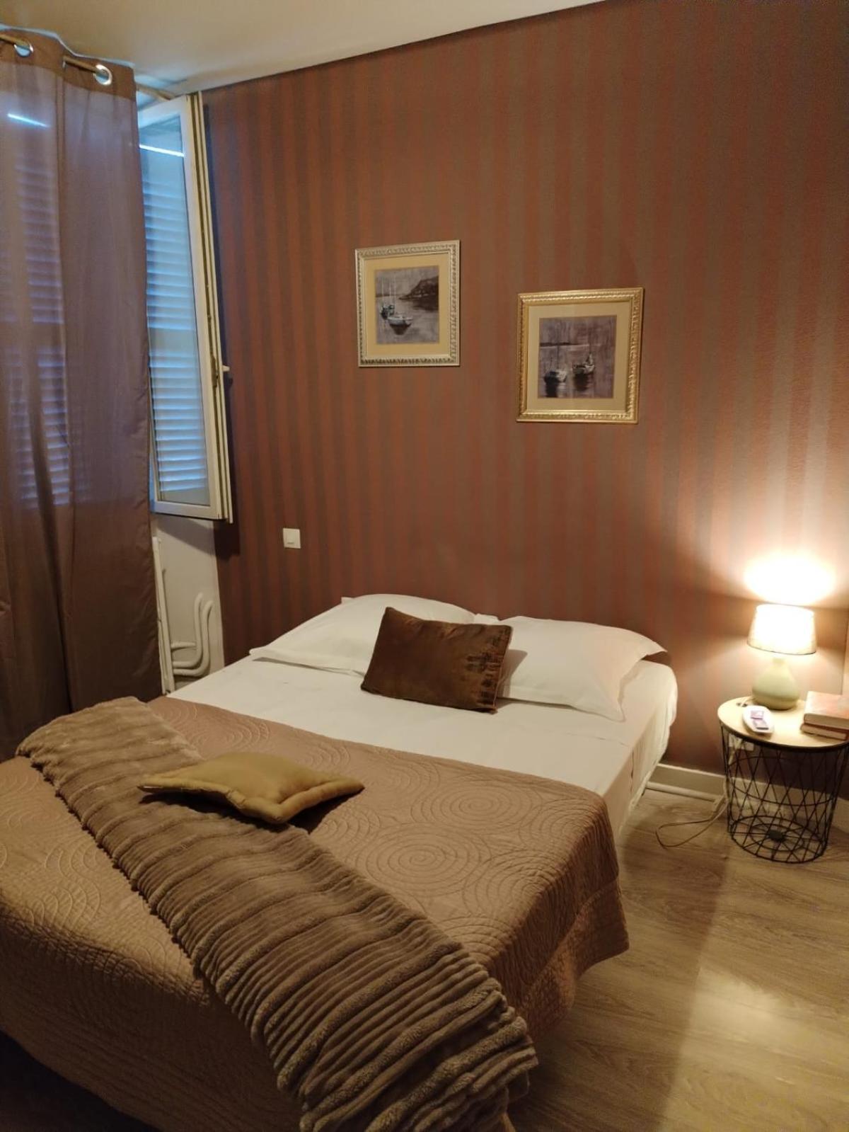 Aux Trois Rois Hotell Pont-Sur-Yonne Exteriör bild