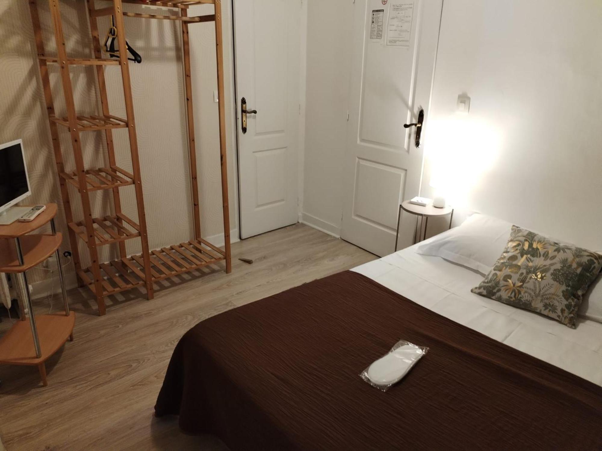 Aux Trois Rois Hotell Pont-Sur-Yonne Exteriör bild